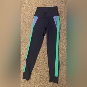 Offline by aerie 7/8 leggings in navy with light blue and green stripes!